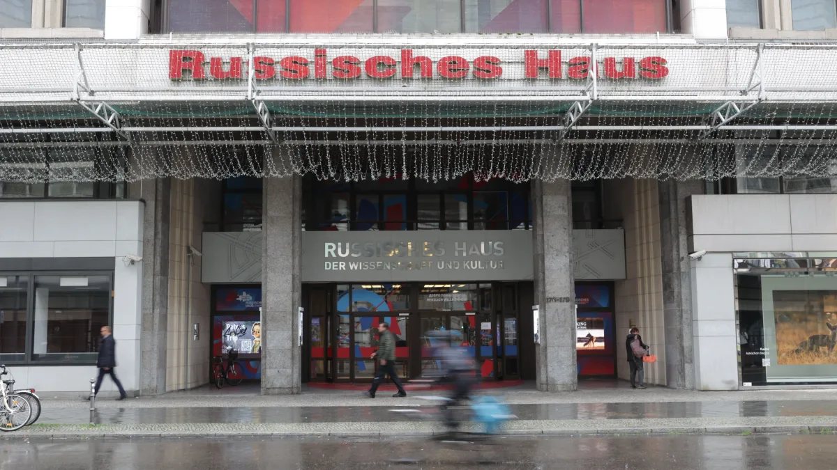 Russisches Haus: Ein Sicherheitsrisiko mitten in Berlin