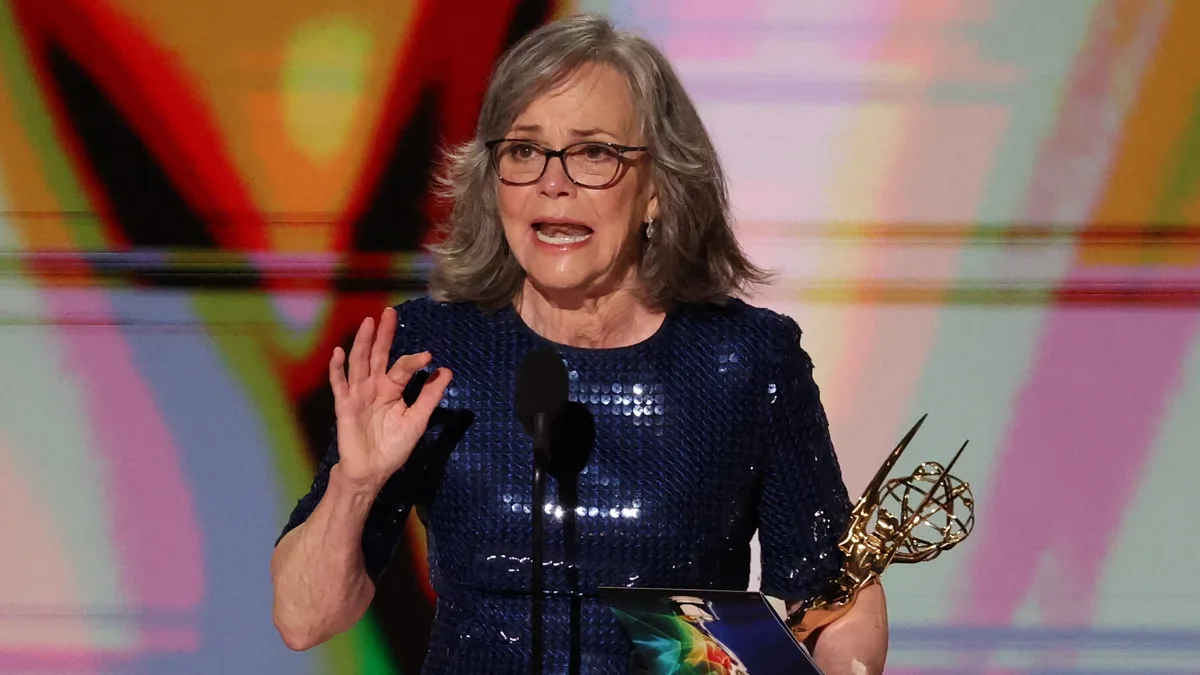 Oscar Winner, 79, Humiliates Trump on Award Show Stage