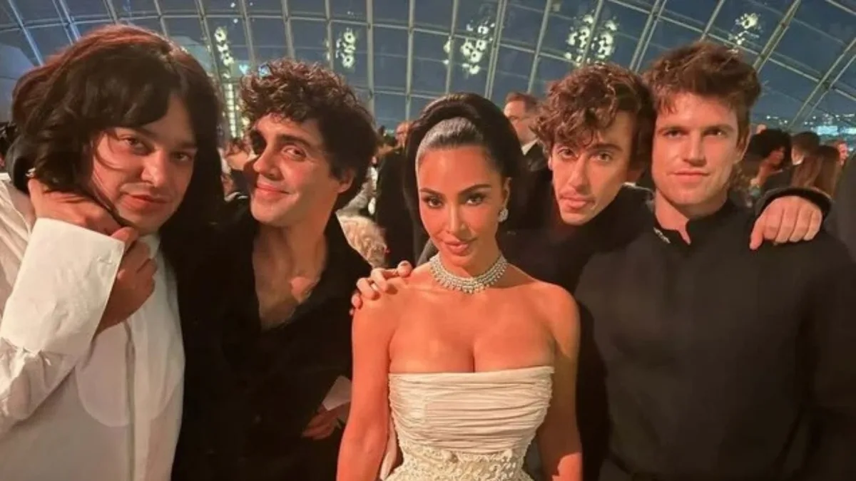 Los Javis y el elenco de ‘La bola negra’ se van de fiesta en Hollywood: sus fotos con Kim Kardashian y Pamela Anderson al ritmo de Taylor Swift