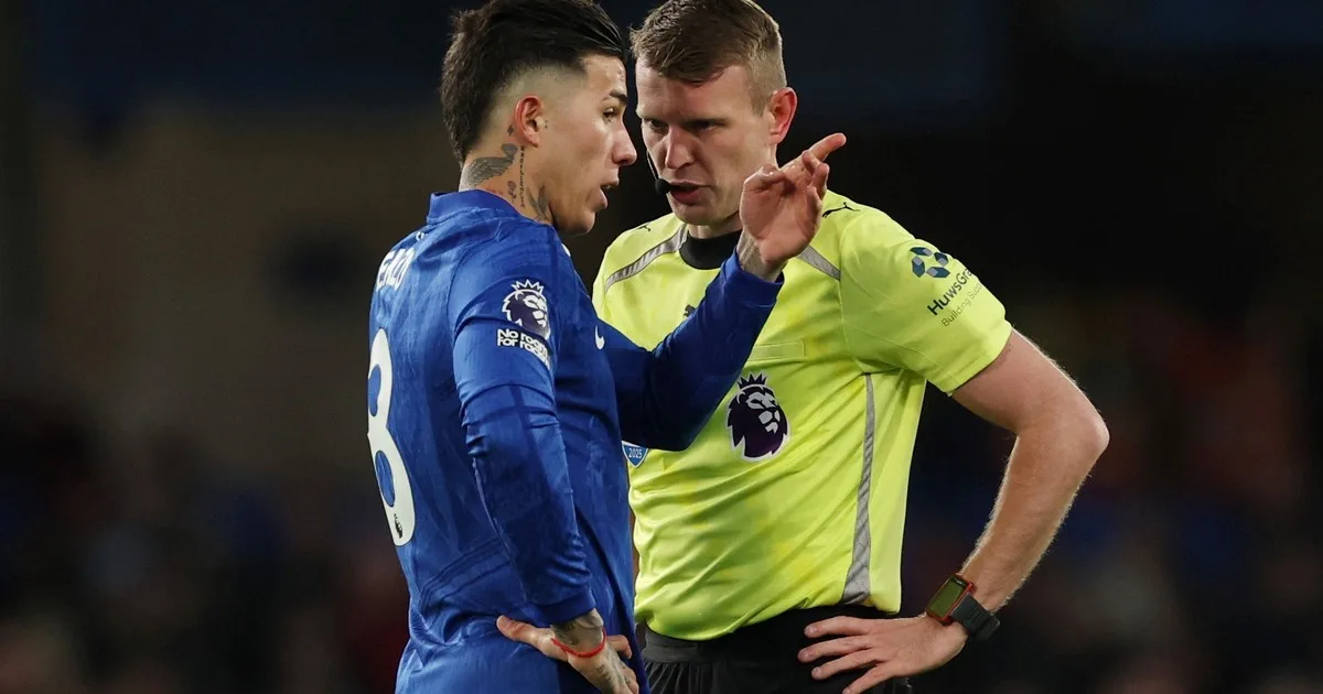 Revolución en Inglaterra: la Premier grabará las conversaciones entre árbitros y jugadores