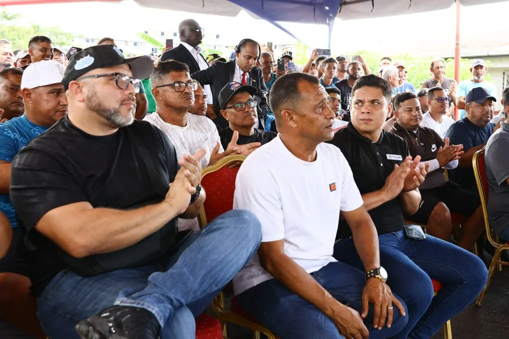 Presidenta saludó a tripulantes de 35 embarcaciones venezolanas en el puerto de Sail