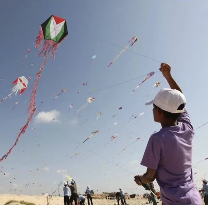 Israel diz que pipas lançadas por crianças são ‘ato de guerra’ e intensifica ataques em Gaza