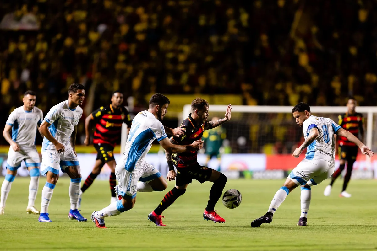 Barletta deixa jogo contra o Londrina lesionado e vai passar por exames no Sport