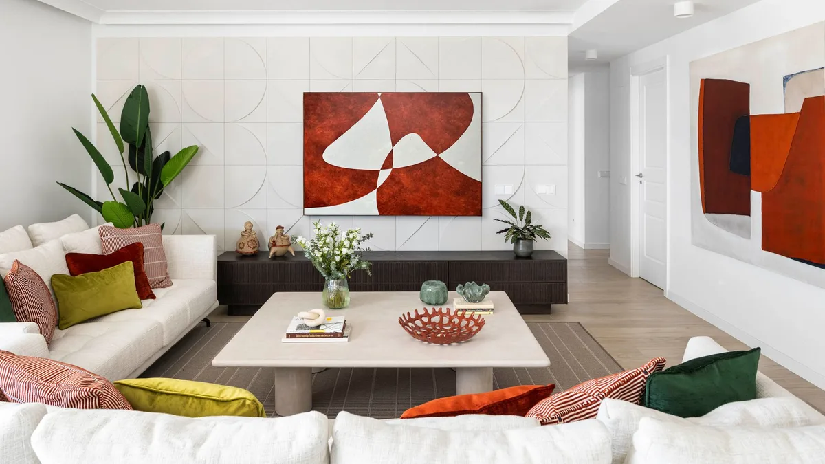 De una kentia en el recibidor a un olivo en el salón: 10 ideas para decorar con plantas los rincones vacíos de tu casa