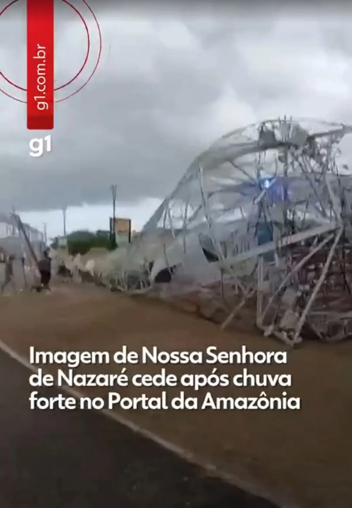 Imagem iluminada de Nossa Senhora de Nazaré cai no Portal da Amazônia, em Belém