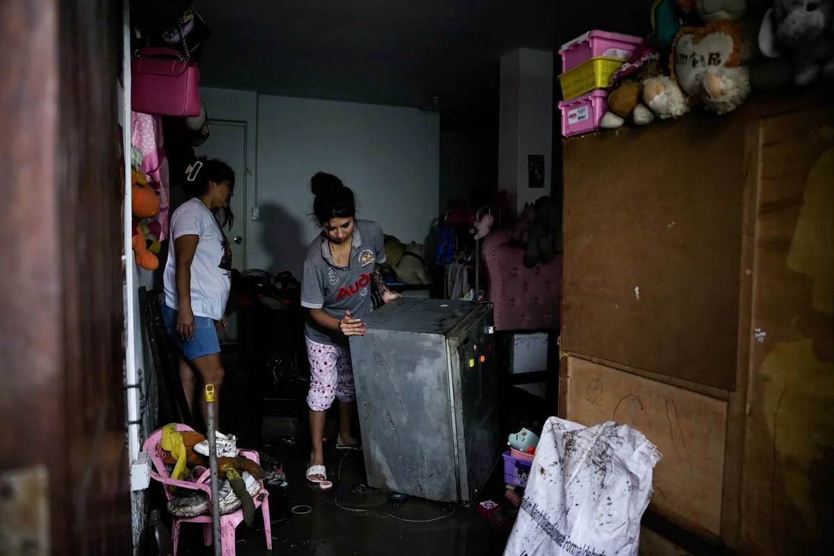 Heces, fango y olores nauseabundos en zonas inundadas: el foco infeccioso que deja la lluvia en sur de Lima
