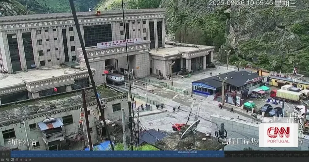 Sobe para 95 o número de mortos no Nepal. Centenas continuam desaparecidos, a maioria turistas