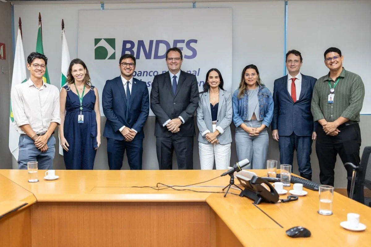 Acre firma parceria com BNDES para estruturar concessões florestais