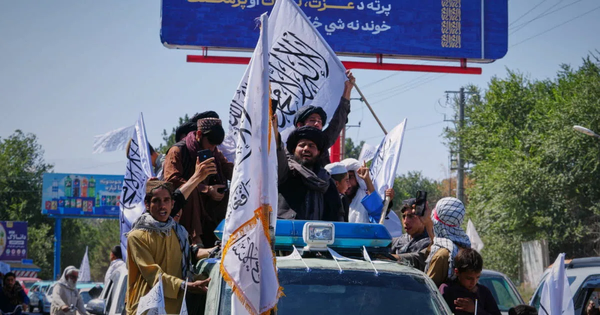 Afghanistan. Cinq ans après l'arrivée au pouvoir des talibans, leurs partisans célèbrent dans la rue
