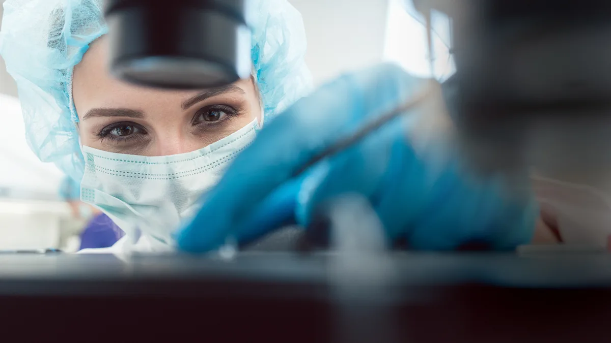 Estados Unidos perdem 25 mil cientistas em meio à disputa com a China