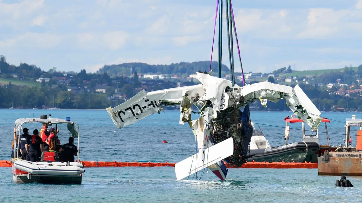 Österreich: Absturz in den Attersee: Flugzeug aus der Tiefe geborgen
