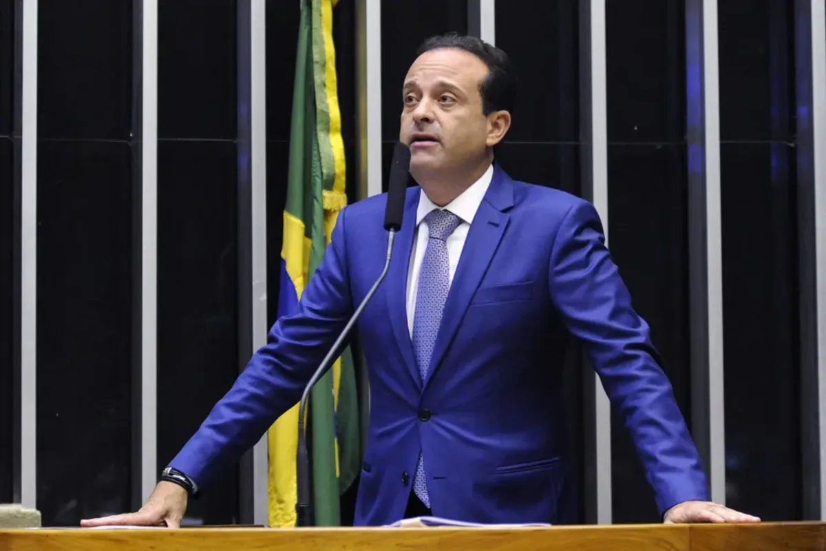 Justiça bloqueia R$ 5 milhões em bens de candidato ao Senado