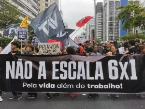 Setores de comércio, serviços e turismo lançam campanha para adiar votação da 6×1