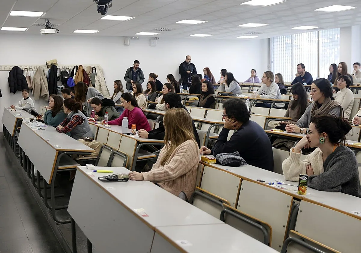 Sanidad rectifica tras las críticas y elimina la prohibición de comida en el examen MIR