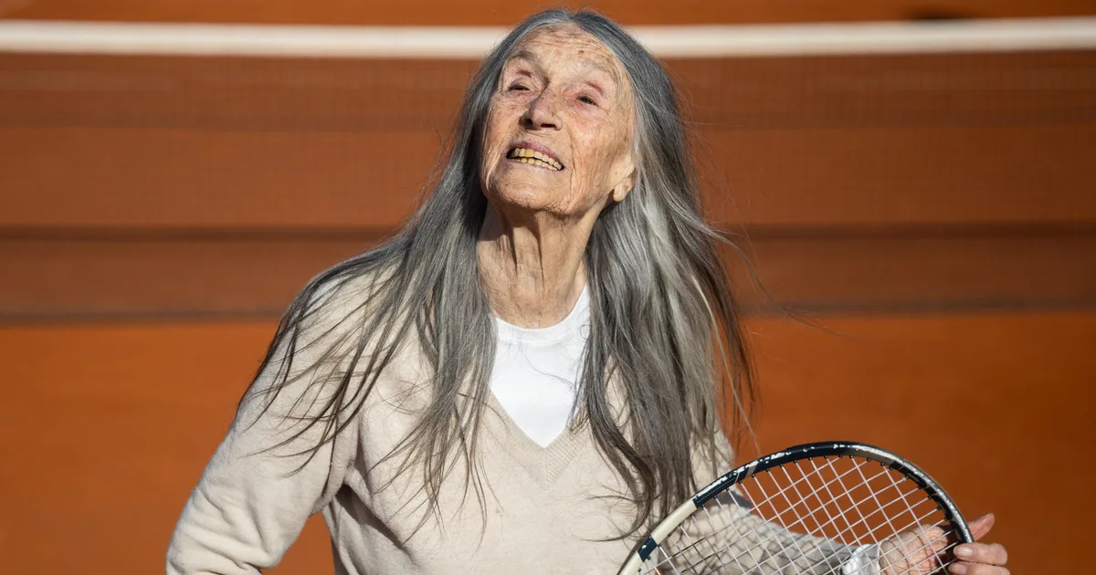 Crió diez hijos, retomó el tenis a los 60 y ahora se prepara para el Mundial
