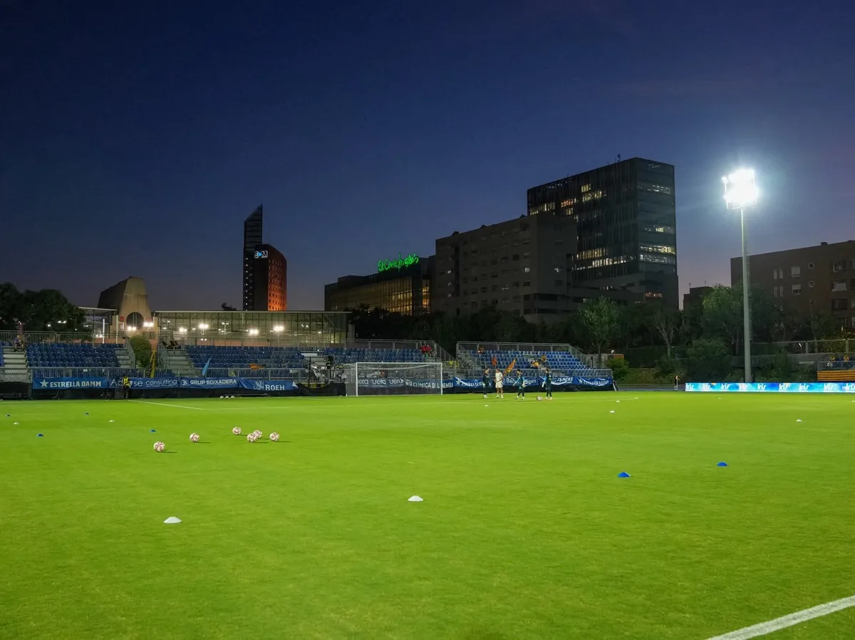 El Sant Andreu aprovecha la visita del Castilla para prohibir el acceso de camisetas rivales