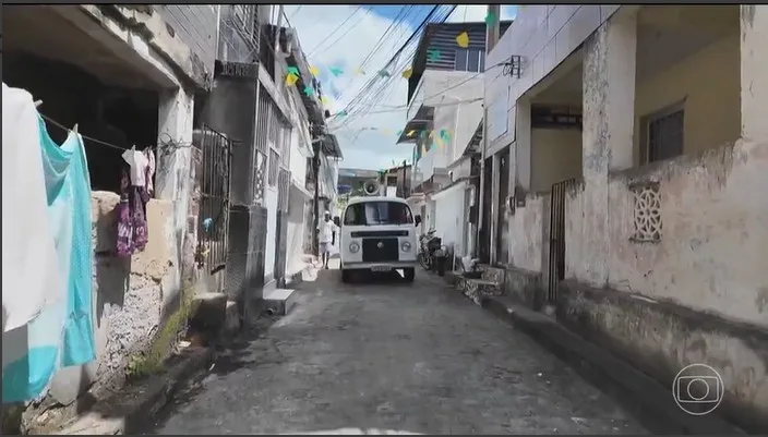 Carro do ovo é usado para conscientizar contra feminicídio nas ruas do Recife