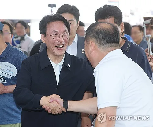 김민석, 풍파 딛고 李정부 첫총리서 당대표로…2030 대망론에도 시선