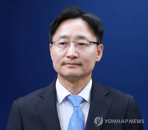 李대통령, '경제형 비서실장' 전격 발탁…실용주의로 2년차 돌파