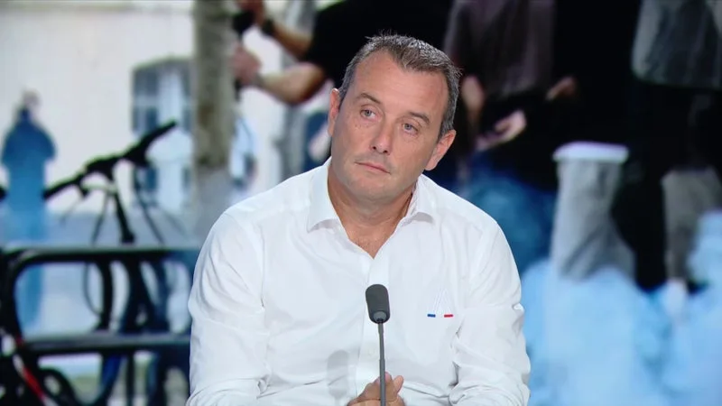 Colère lycéenne: après avoir attaqué l'État en justice, le syndicat de police Alliance affirme que "certaines autorités sont une honte de la police"