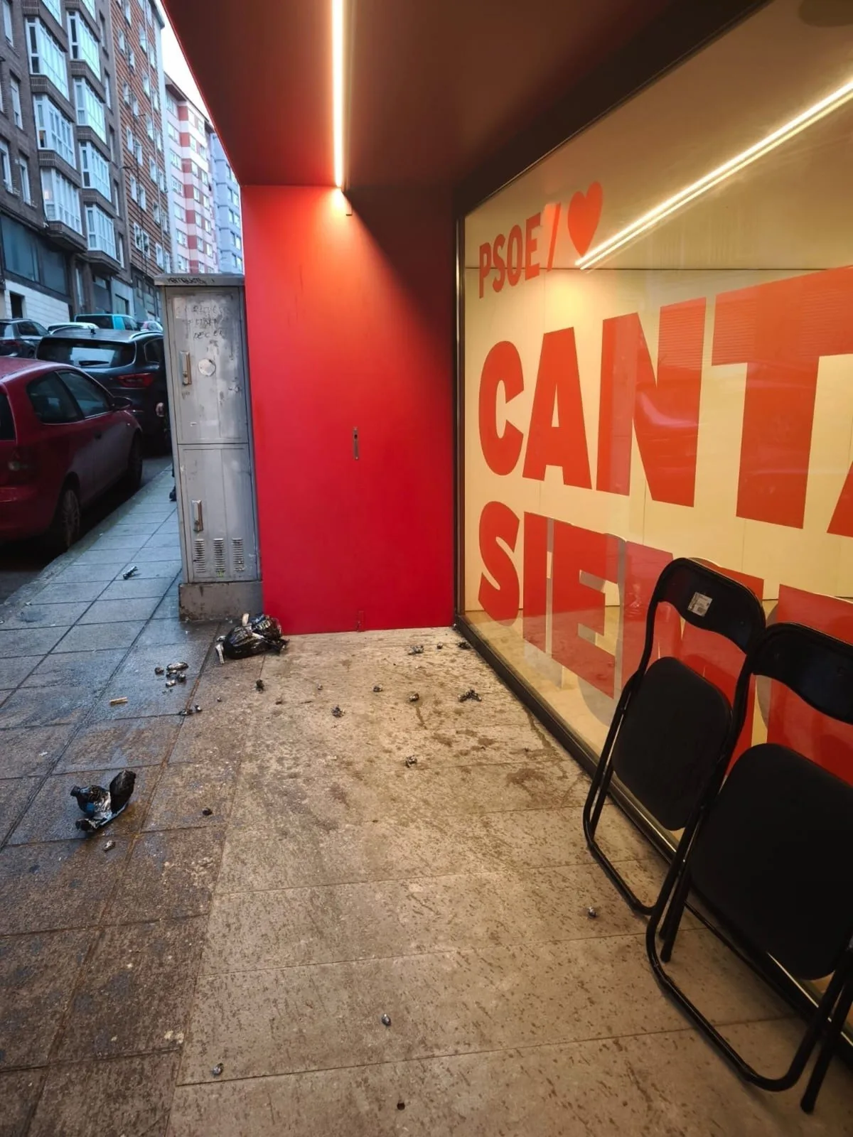 La Fiscalía pide 19 y 17 años de prisión para los acusados de atacar la sede del PSOE de Cantabria en 2025