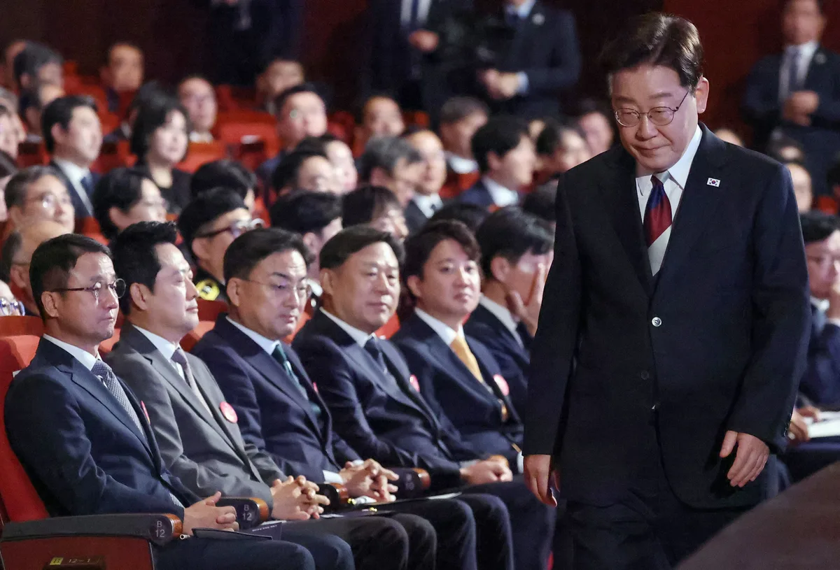 국민 65% “개헌 논의 위해 李 ‘연임 안 한다’ 밝혀야”