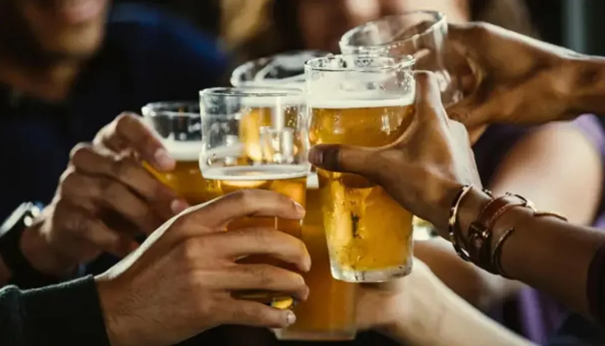 “La generación sobria”: por qué cada vez más jóvenes reemplazan el alcohol por medicamentos para la ansiedad
