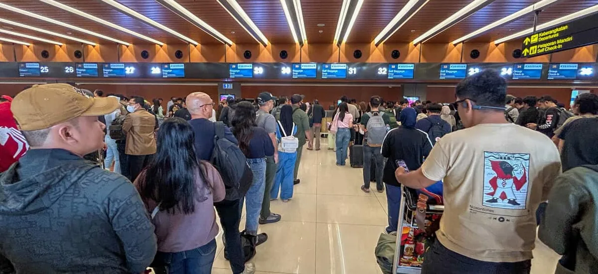 Passengers stranded in Indonesia, flights delayed as volcanic ash causes chaos