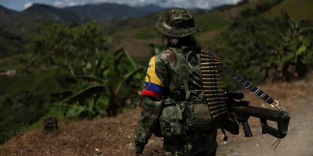 Facebook et TikTok accusés de faciliter le recrutement d’enfants par des groupes armés en Colombie, selon l’ONG Human Rights Watch