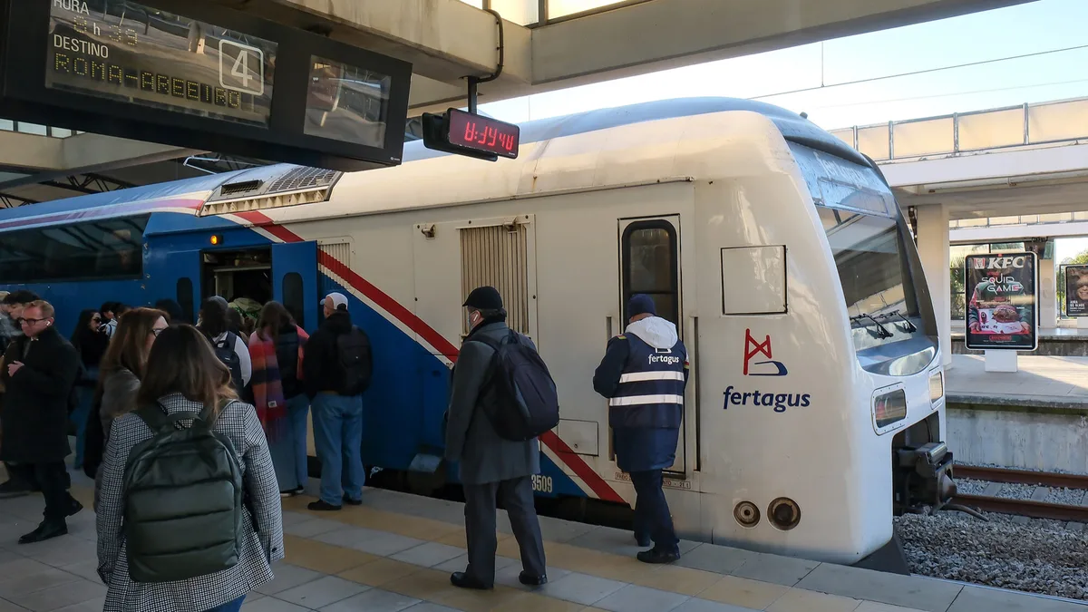 Passe verde em Lisboa e Porto chega na terceira semana de setembro e será alargado à Fertagus
