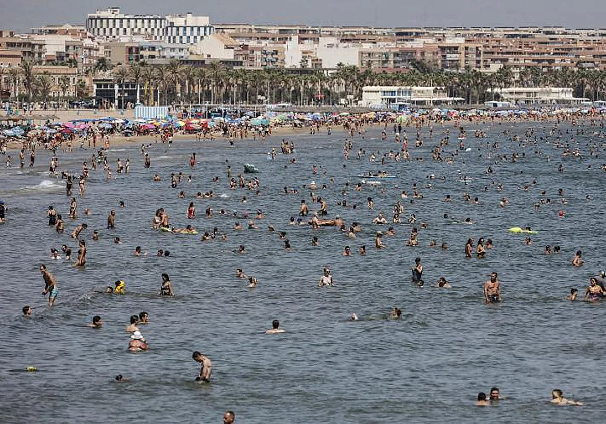 Aemet activa el nivel rojo por calor extremo en Valencia con temperaturas de 44 grados