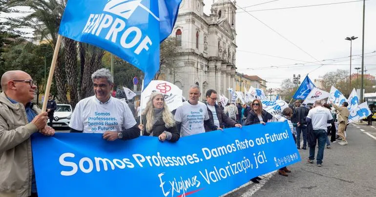 Fenprof acusa Governo de "farsa negocial" com professores