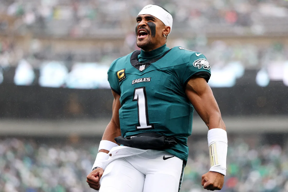 Quarterback dos Eagles tem coágulo na panturrilha e está fora do jogo contra os Panthers
