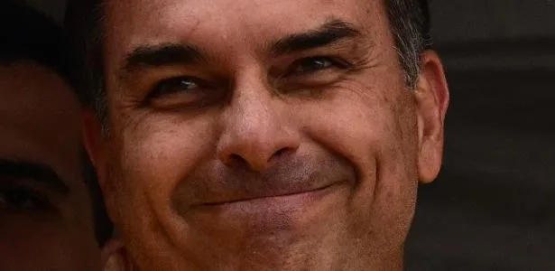 Flávio Bolsonaro exalta SC e destaca que 'não é um estado fascista'