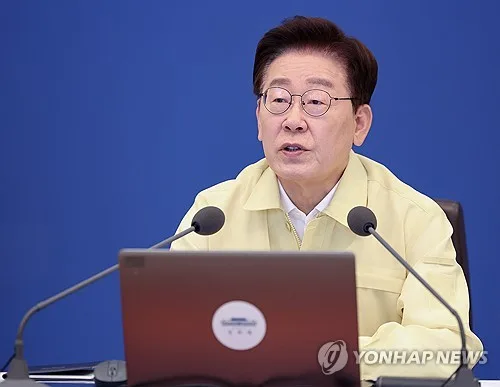 李대통령 "특정 지역비하·사건 피해자 조롱, 실질적 제재해야"