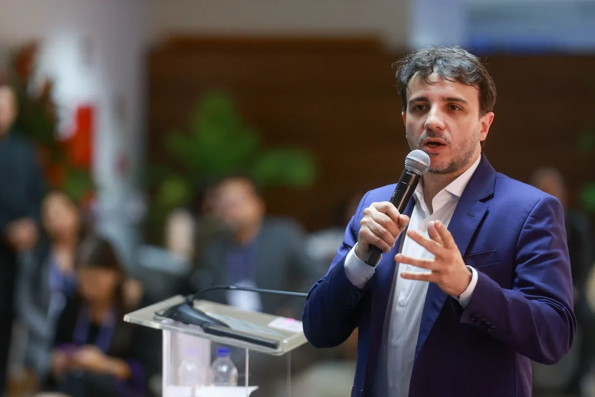 Renan Santos aciona Senado com pedido para impeachment de Moraes e Toffoli