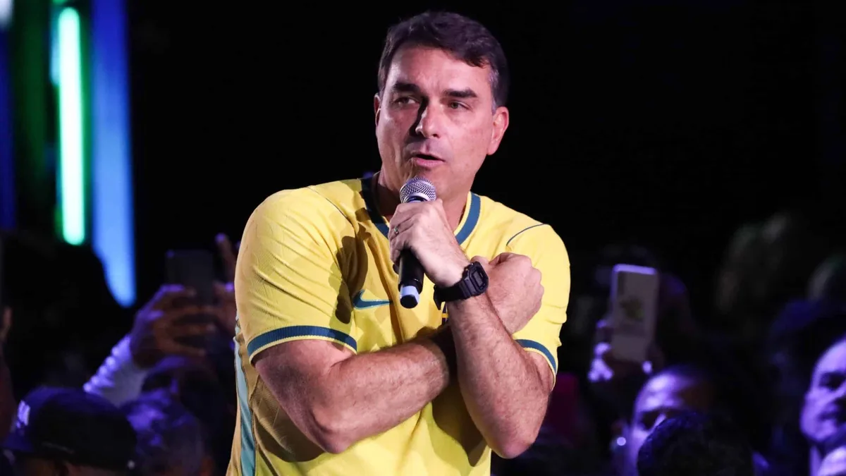 As 2 coisas sobre Flávio Bolsonaro que, se você é empregado, precisa saber