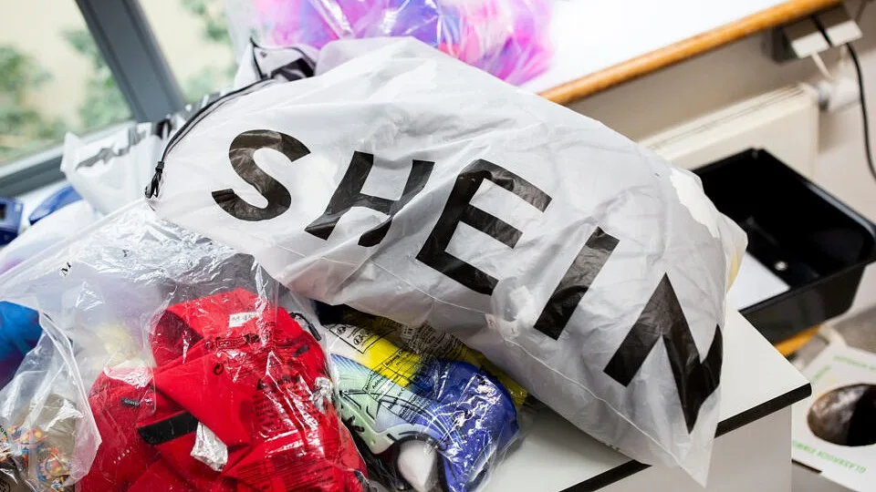 Shein enfrenta multas de até 3,8 mil milhões de euros na Europa por venda de produtos ilegais