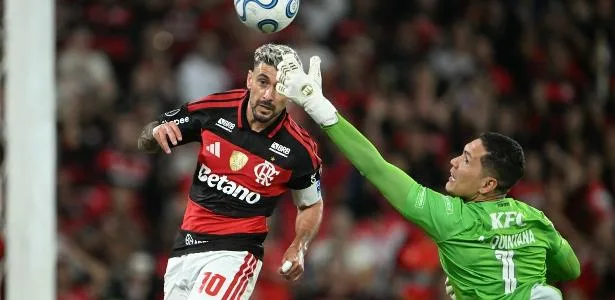 Chutão de Rossi desafoga torcida do Flamengo em noite de agonia e apoio