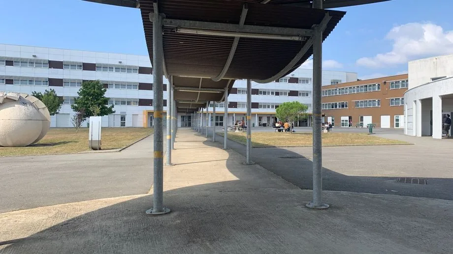 Mouvement lycéen : le lycée des Bourdonnières à Nantes pris pour cible par des tirs de mortiers
