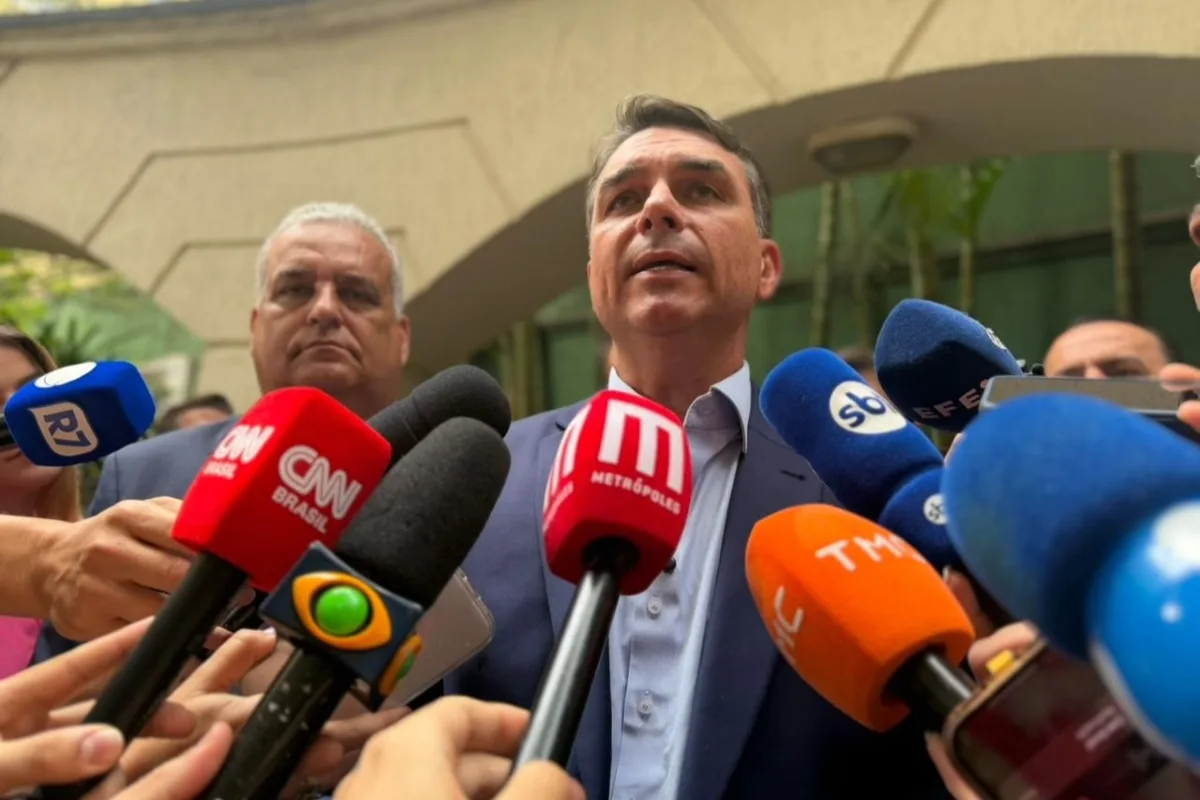 Flávio defende Mendonça e diz que Moraes cometeu "diversos crimes"