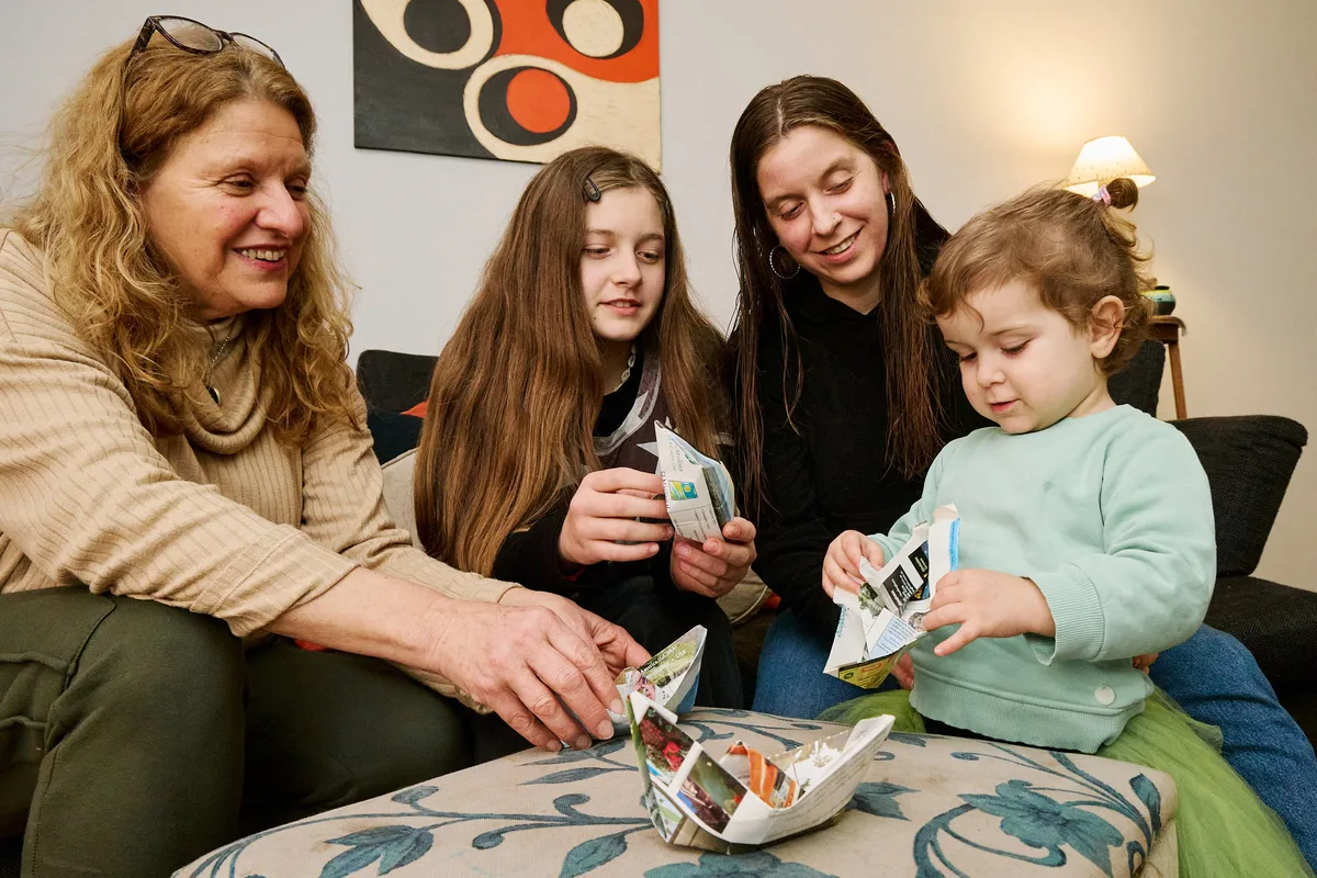 En el Día del Niño, tres generaciones cuentan detalles de su infancia: cambios impactantes y necesidades que perduran