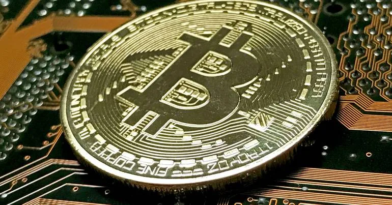 Bitcoin sobe quase 3% e ultrapassa os 82 mil dólares