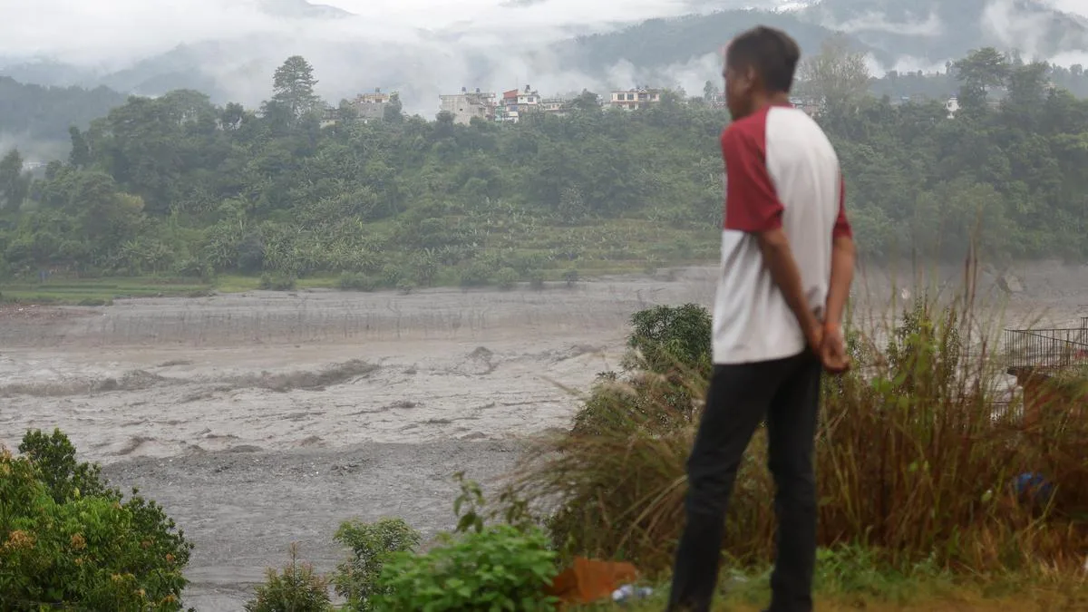 Nepal flood survivors return to ruins to salvage memories