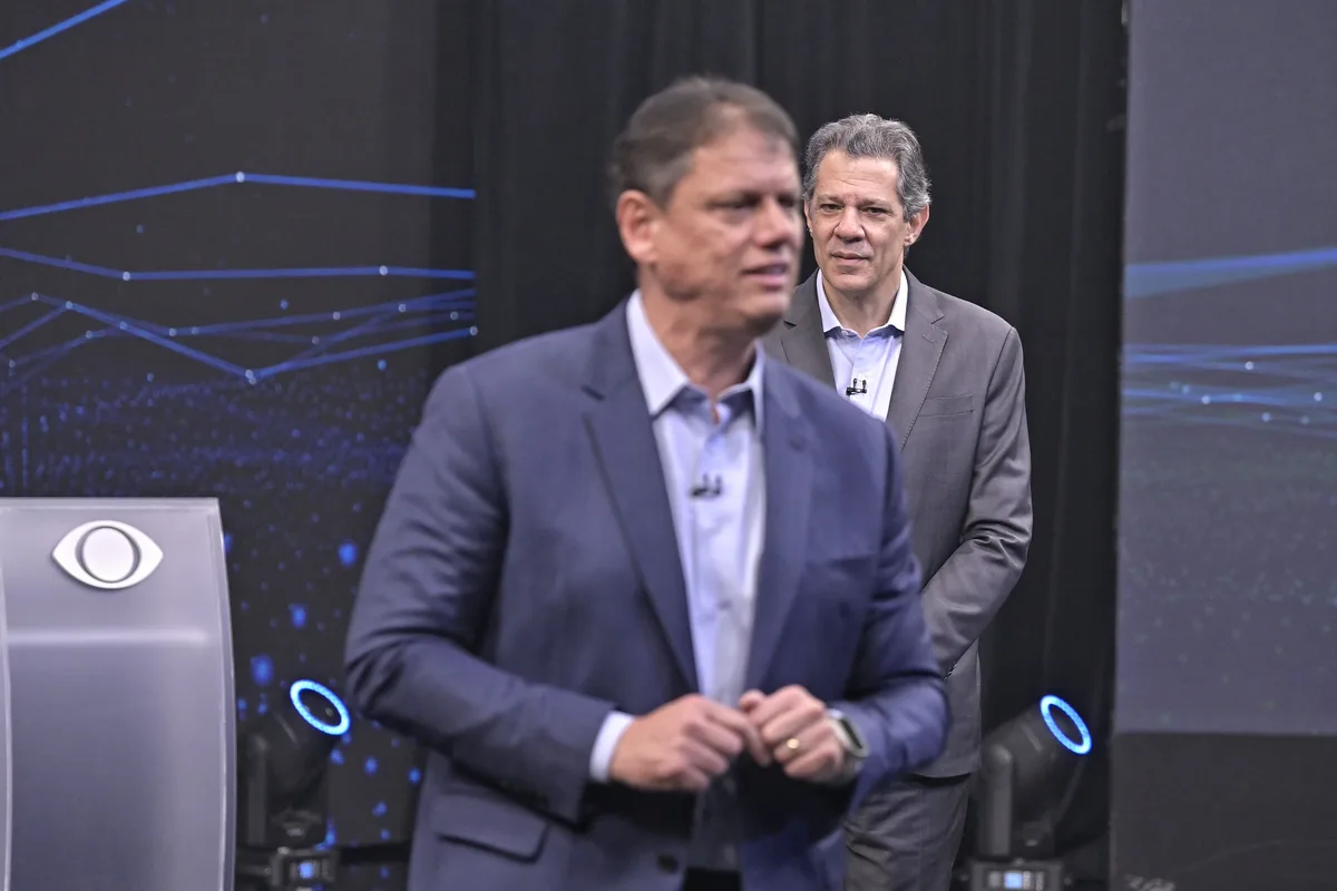 Tarcísio deixa Flávio fora da estreia na TV e Haddad exibe Lula