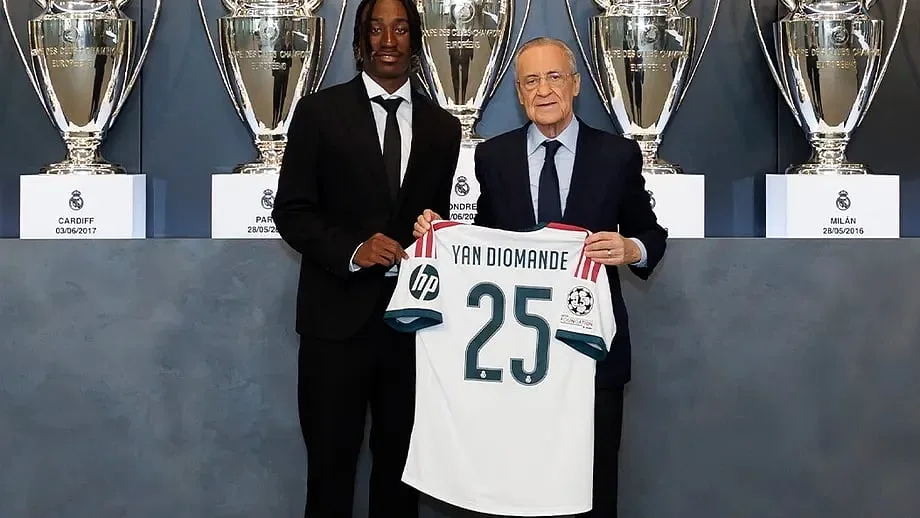 Yan Diomande rendido a Mourinho: "Ser treinado pelo melhor do mundo é incrível"