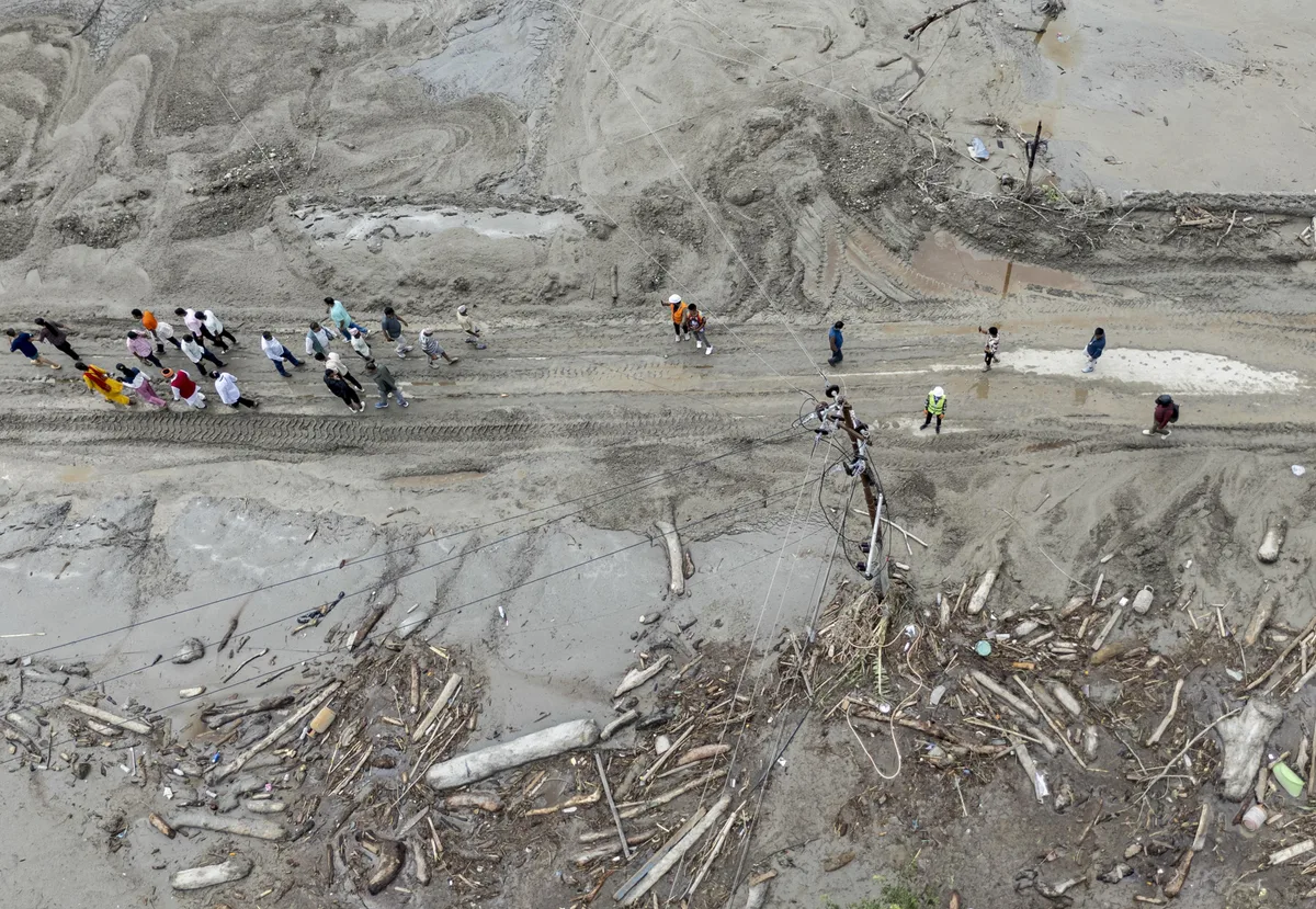 Death toll from Nepal-Tibet flash flood climbs to 469, search ops continue