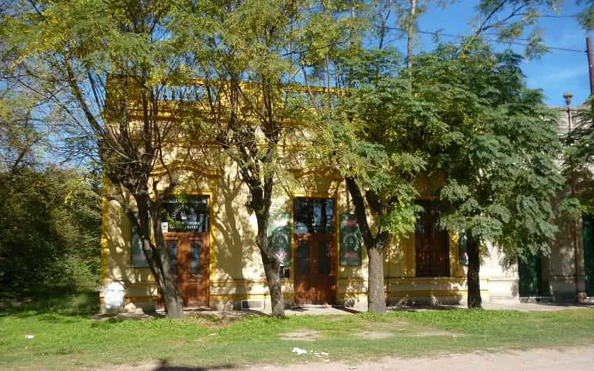 Tiene menos de 500 habitantes, pero recibe miles de turistas cada fin de semana: el pueblo gastronómico a 88 km de Buenos Aires