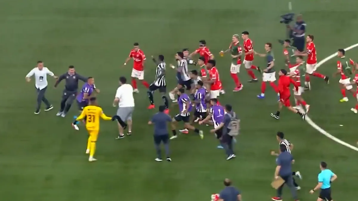 El escándalo que se desató con el entrenador argentino de Cienciano tras la eliminación de Botafogo de la Sudamericana: “Nos faltó el respeto”