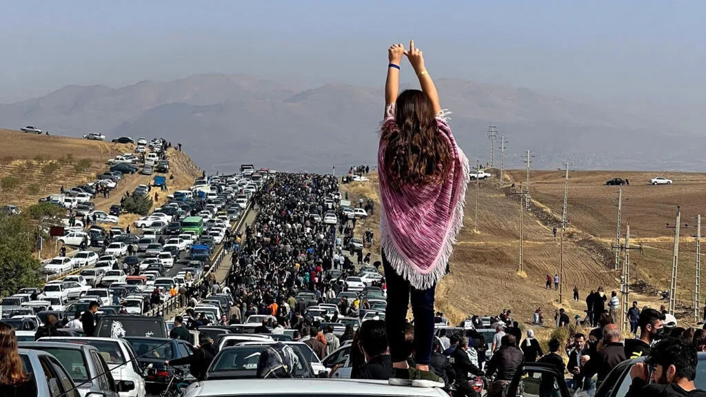 Quatre ans après la mort de Mahsa Amini, Amnesty accuse l’Iran de "crimes contre l’humanité"